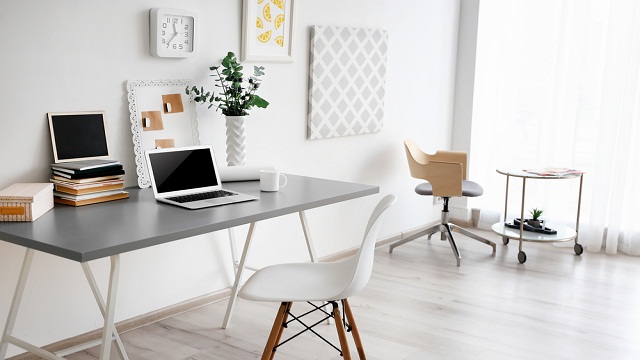Buat ruang kerja di rumah nyaman dan modern